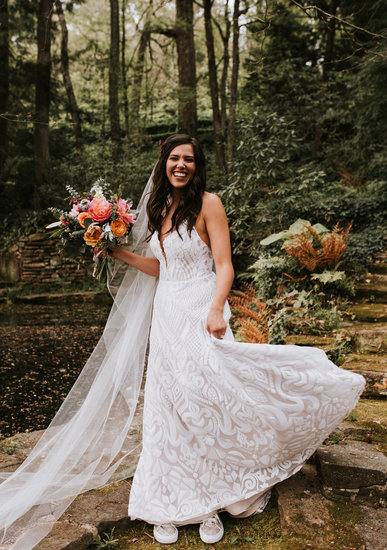 I mean this dress is incredible is it not?! (Not to mention the gorgeous bouquet by The Perfect Poppy!)