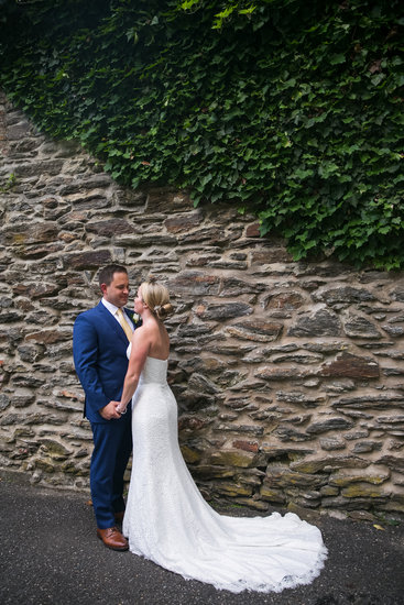 Stone wall, couple 