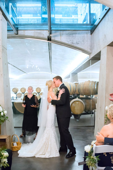 Bride & Groom kiss!