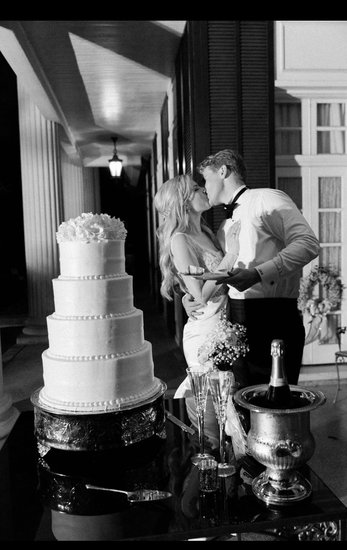 Cutting the cake 