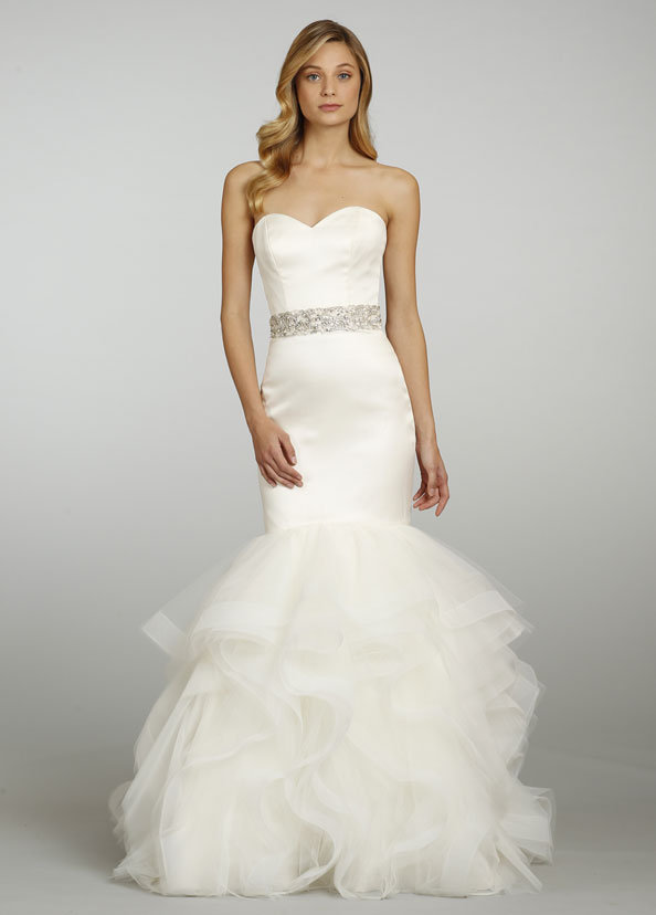 Are satin wedding dresses in style