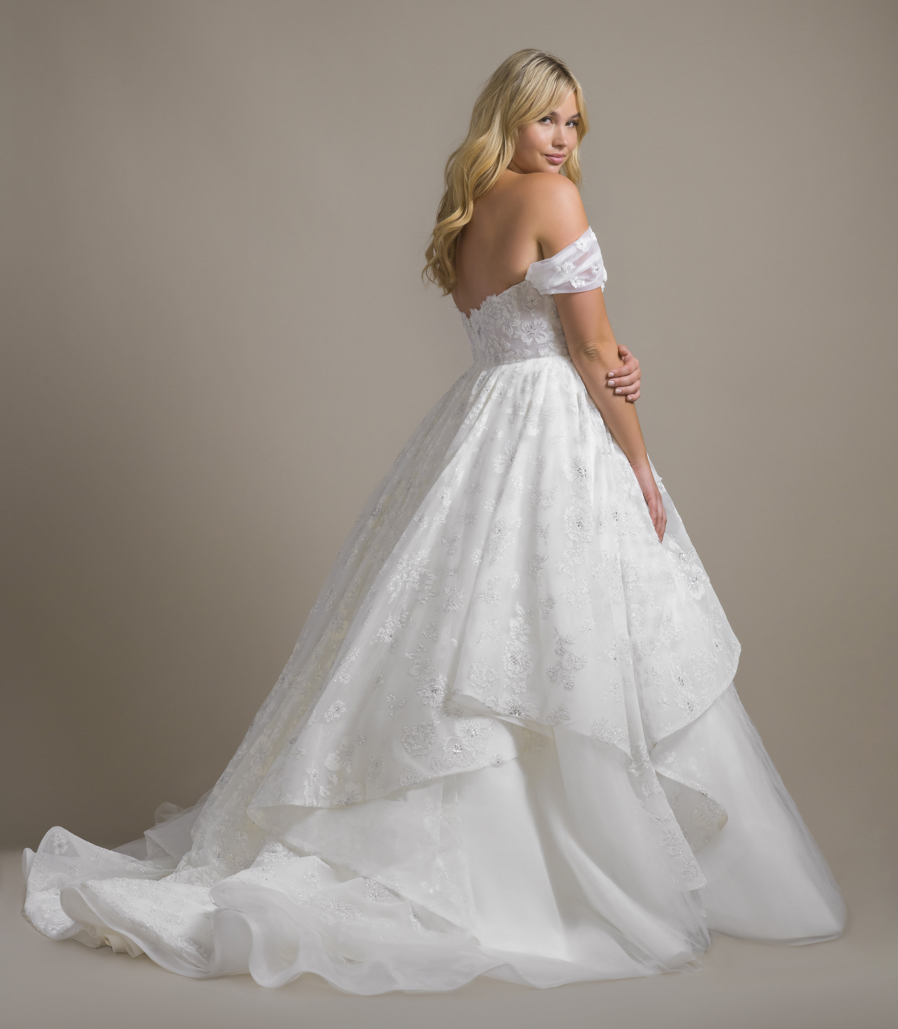 Bridal Gowns And Wedding Dresses By Jlm Couture Style 6860 Lyla