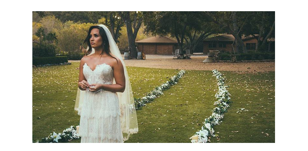 Demi Lovato Lovely In Lazaro Jlm Couture