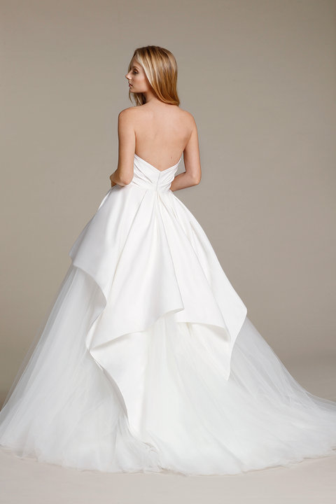 Jim Hjelm Style 8606 Bridal Gown